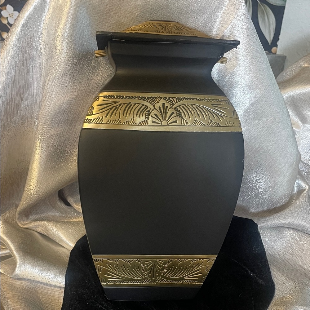 Blk and gold metal urn
